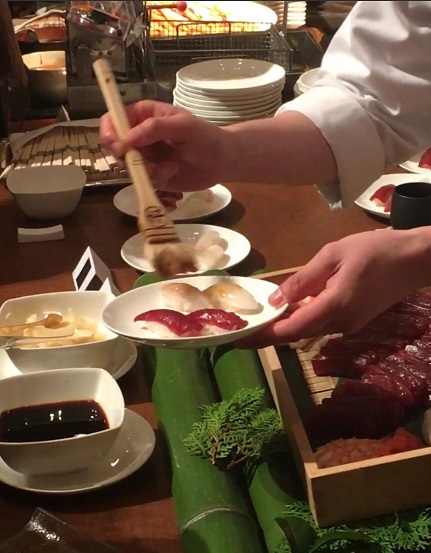 Buffet di sushi alla gala in un hotel di lusso a Tokyo